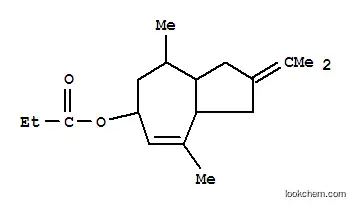 1,2,3,3a,4,5,6,8a-オクタヒドロ-4,8-ジメチル-2-(1-メチルエチリデン)アズレン-6-オールプロピオナート