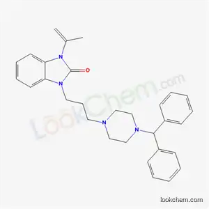 1-[3-[4-(ジフェニルメチル)-1-ピペラジニル]プロピル]-1,3-ジヒドロ-3-(1-メチルエテニル)-2H-ベンゾイミダゾール-2-オン