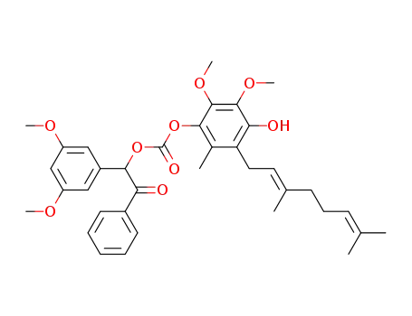 Carbonic acid 1-(3,5-dimethoxy-phenyl)-2-oxo-2-phenyl-ethyl ester 3-((E)-3,7-dimethyl-octa-2,6-dienyl)-4-hydroxy-5,6-dimethoxy-2-methyl-phenyl ester