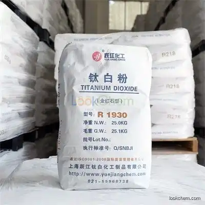 High purity Chloride process rutile titanium dioxide with blue undertone