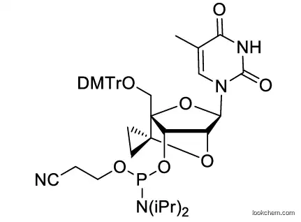 (1R,4R,6R,7S)-4-((bis(4-methoxyphenyl)(phenyl)methoxy)methyl)-6-(5-methyl-2,4-dioxo-3,4-dihydropyrimidin-1(2H)-yl)-2,5-dioxaspiro[bicyclo[2.2.1]heptane-3,1'-cyclopropan]-7-yl (2-cyanoethyl) diisopropy